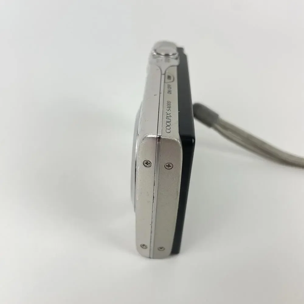 Nikon COOLPIX S4000 12.0MP Digital Camera Silver - FOR PARTS LENS ERROR
